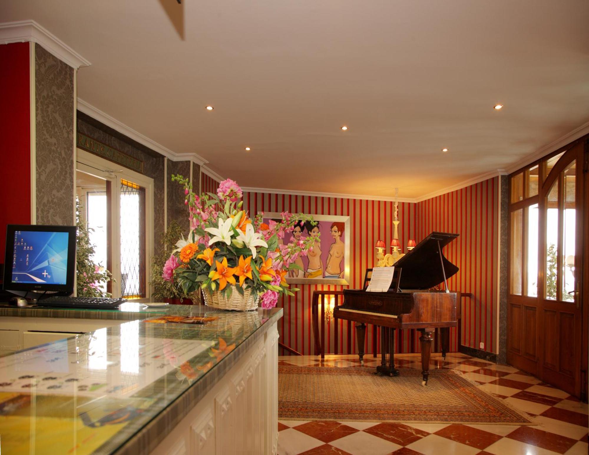 Hotel Restaurante Risco Laredo Zewnętrze zdjęcie